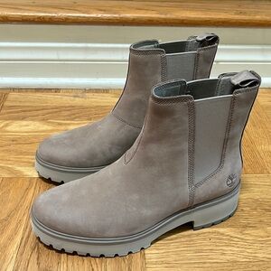 Timberland Chelsea boots 8.5 women’s, light tan
